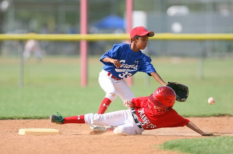 baseball-baseball-player-player-second-base