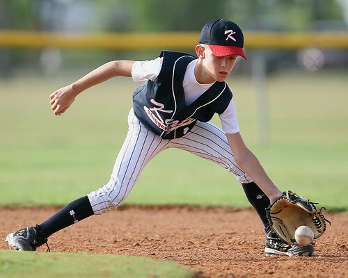 baseball-fielding-action-youth