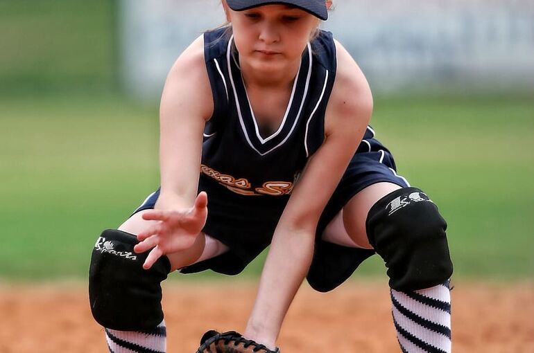 athlete-ball-baseball-catcher