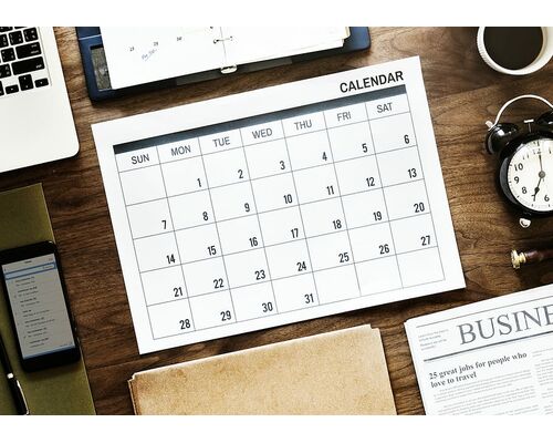 calendar-desk-table-wood