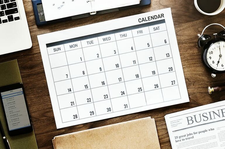 calendar-desk-table-wood