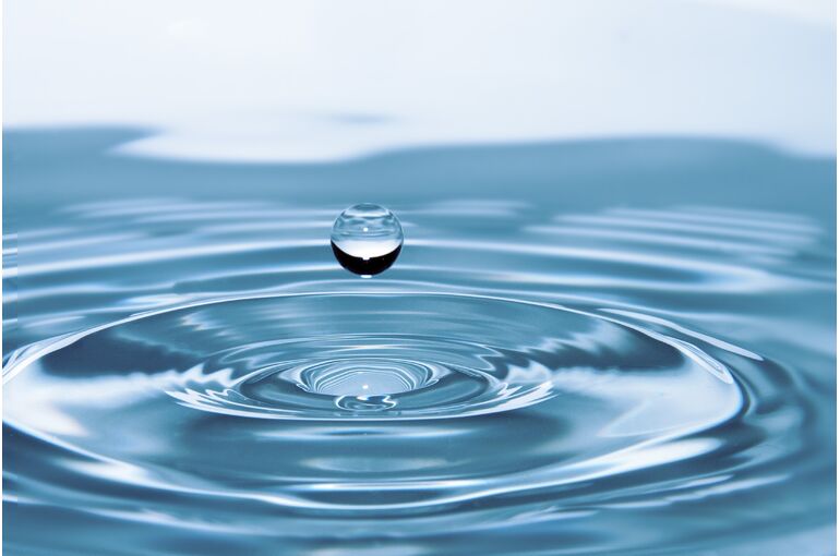 水